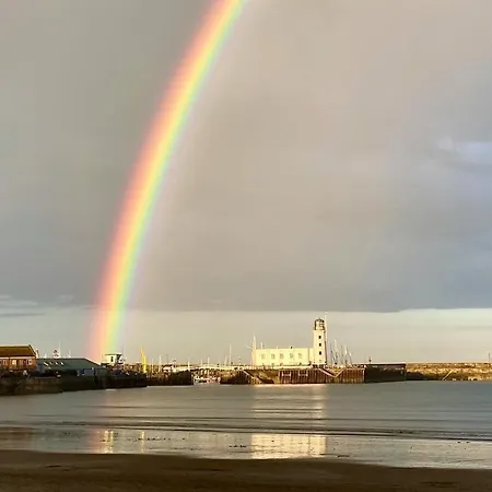 Blue Horizon At The Helaina * スカーバラ