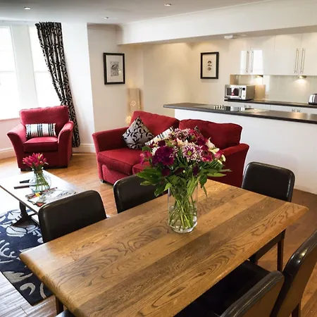 Blue Horizon At The Helaina * スカーバラ