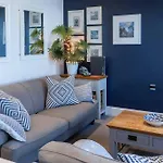 Blue Horizon At The Helaina Apartment Scarborough