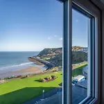 Blue Horizon At The Helaina * Scarborough