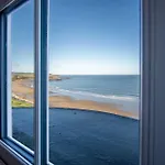 Blue Horizon At The Helaina Apartment