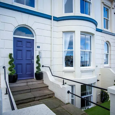 Blue Horizon At The Helaina * Scarborough