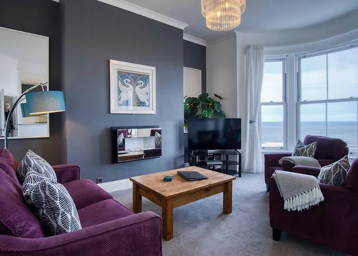 Blue Horizon At The Helaina * Scarborough