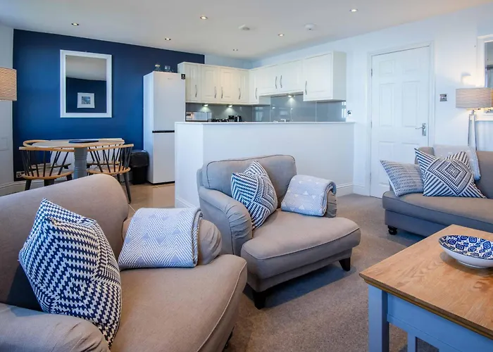 Blue Horizon At The Helaina * Scarborough