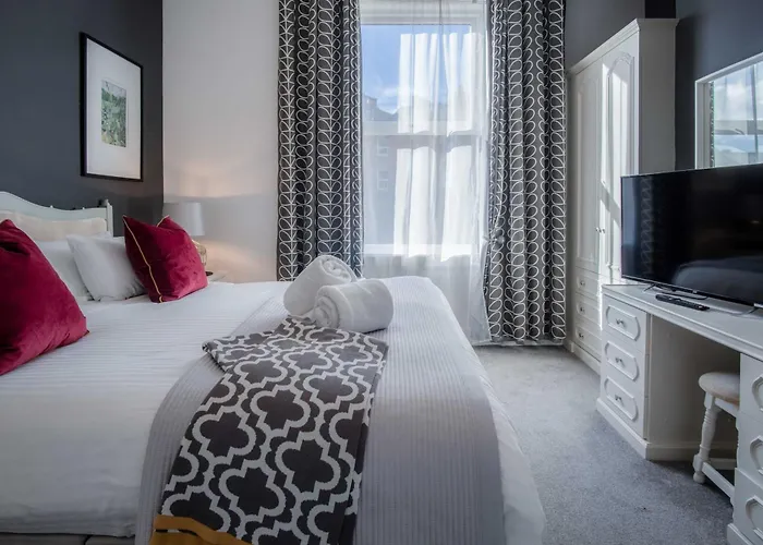 Blue Horizon At The Helaina * Scarborough