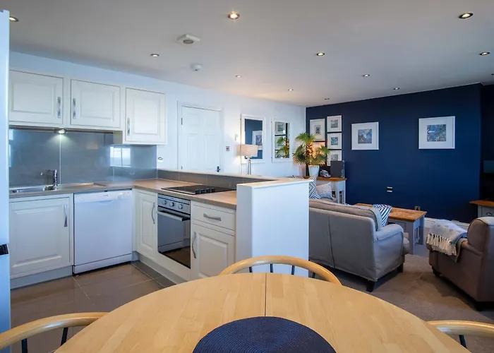 Blue Horizon At The Helaina * Scarborough