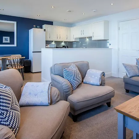 Blue Horizon At The Helaina * Σκάρμπορο